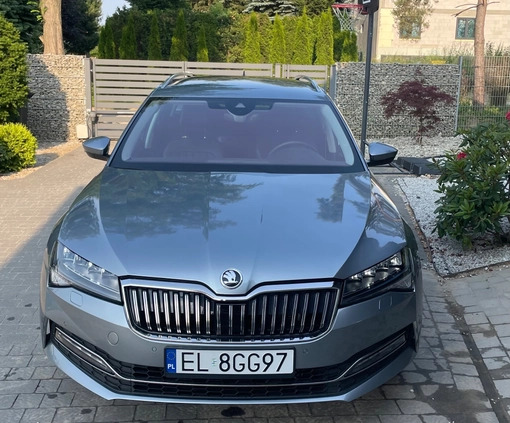 Skoda Superb cena 84000 przebieg: 123400, rok produkcji 2019 z Łódź małe 232